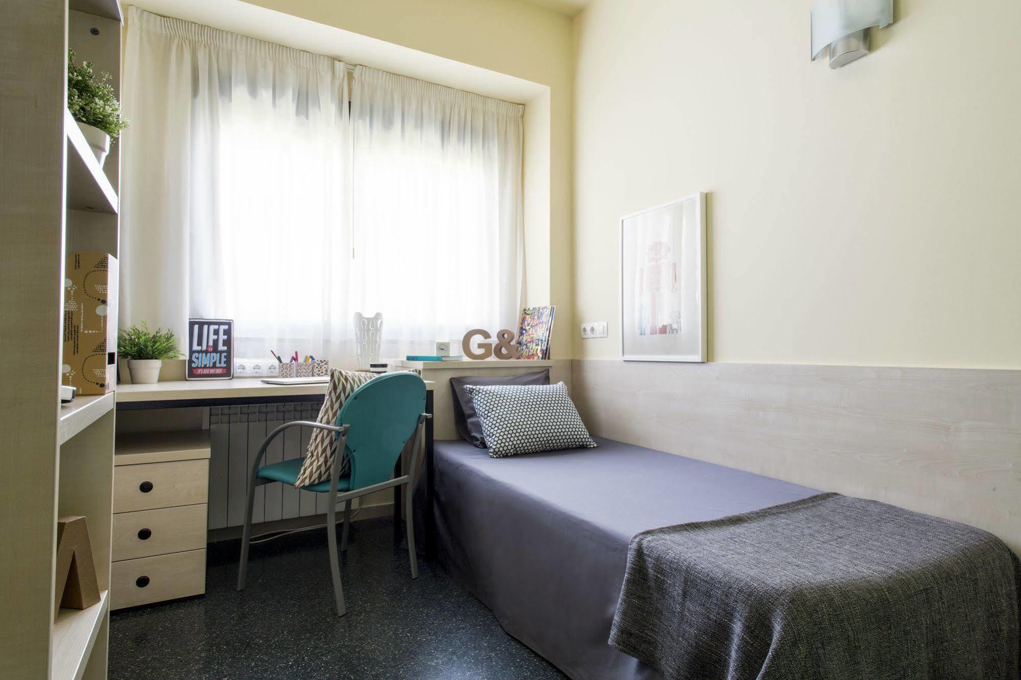 Residencia Universitaria Erasmo Madrid Exterior foto
